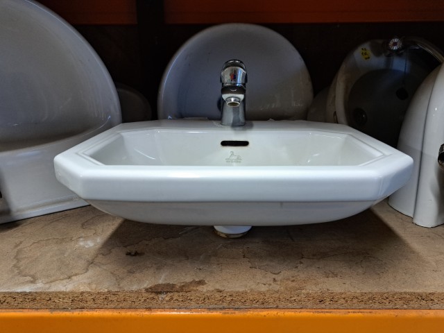 Alternative view of Sphinx wastafel nr.4