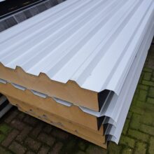 Alternative view of Sandwichpaneel dakplaat wit/glad (gegalvaniseerde onderkant) 130/160 (partij 11) GERESERVEERD