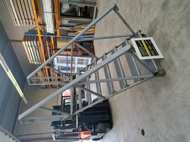 Gegalvaniseerde trap (110x151,5 cm) nr.3