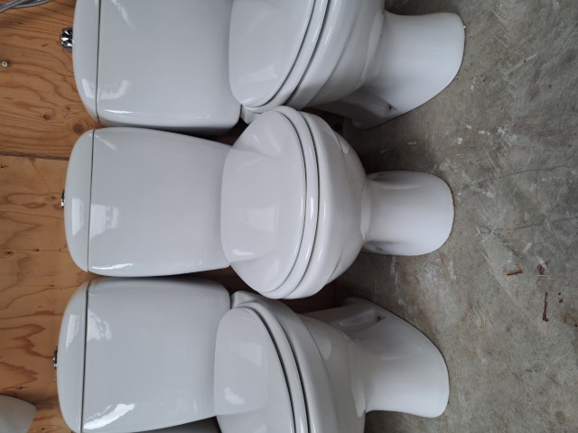 Alternative view of Sphinx duoblok toilet