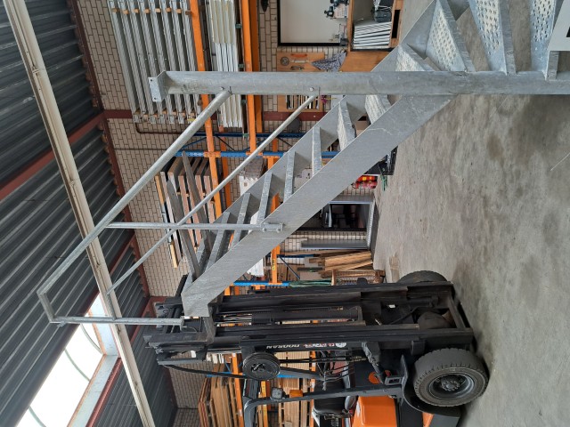 Alternative view of Gegalvaniseerde onderkwart trap (82x245 cm) nr.1 GERESERVEERD