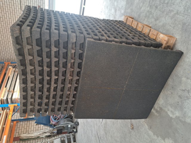 Rubbertegels 97,5x97,5x7 cm