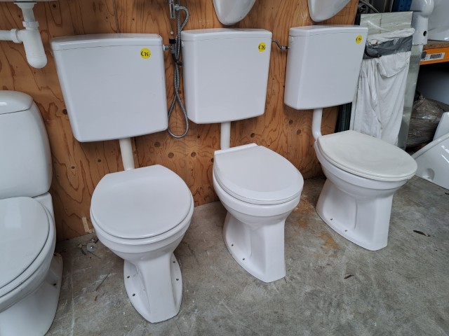 Alternative view of Toilet met laaghangend reservoir
