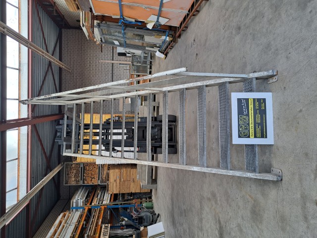 Alternative view of Stalen trap (110x277 cm) nr.5