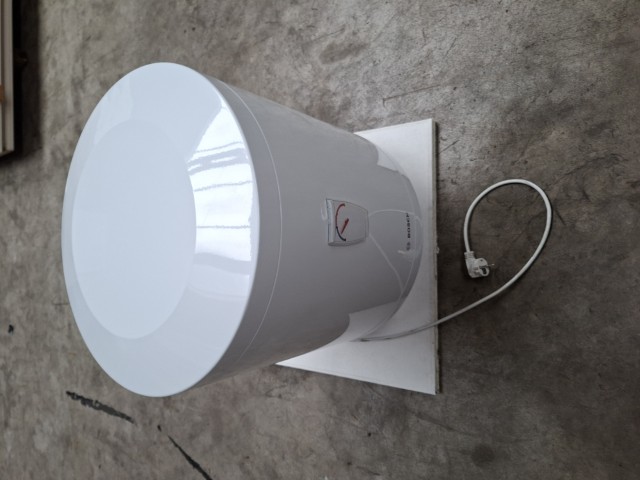 Alternative view of Bosch Tronic 4000T 50 liter boiler