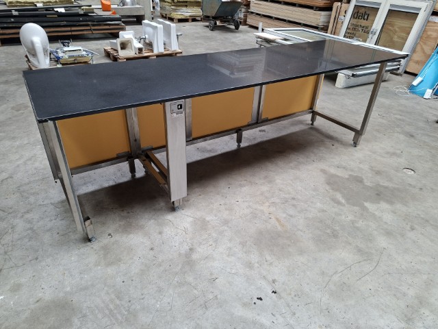 RVS werktafel met hardstenen blad (277x80 cm)